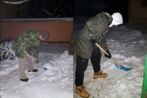  OMLADINCI ČISTILI AUTOBUSKA STAJALIŠTA OD SNEGA